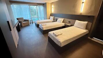 Laptop workspace, soundproofing, free WiFi, bed sheets