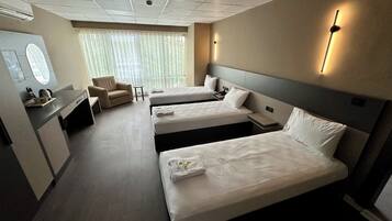 Grand Room, City View | Laptop workspace, soundproofing, free WiFi, bed sheets