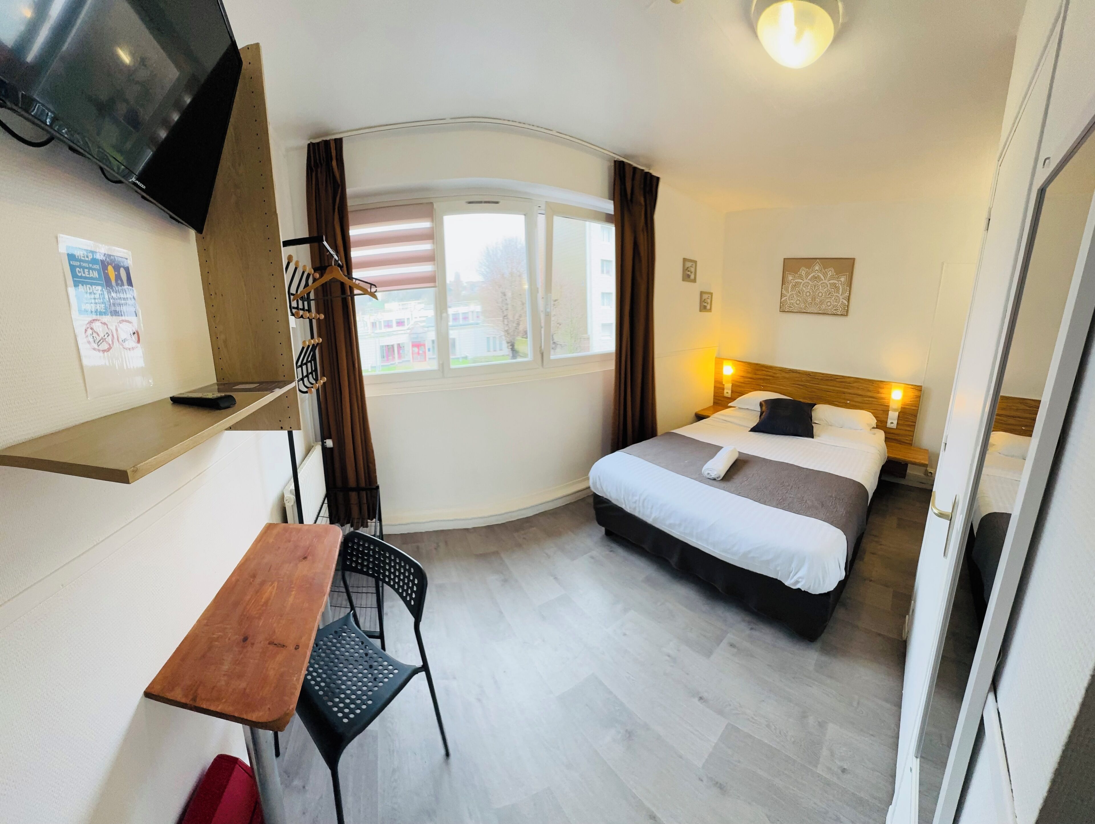 Matelas mémoire de forme, fer et planche à repasser, Wi-Fi gratuit