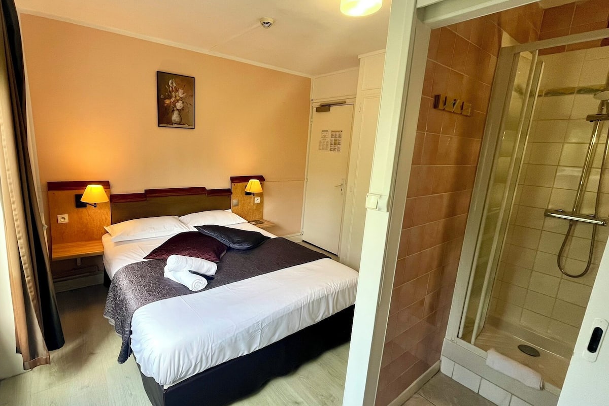 Standard-Doppelzimmer, Blick auf den Innenhof | 1 Schlafzimmer, Betten mit Memory-Foam-Matratzen, Bügeleisen/Bügelbrett