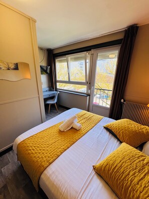 Comfort Double Room, City View | Premium bedding, memory foam beds, iron/ironing board, free WiFi - Hôtel OpalOriental Boulogne sur Mer (Boulogne-sur-Mer)