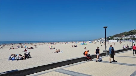 Beach. Hôtel OpalOriental Boulogne sur Mer