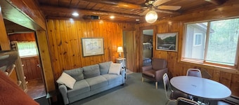 Cabin 2 'Waterfall' 2 BR, 5-6 pp, access to boats!