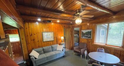 Cabin 2 'Waterfall' 2 BR, 5-6 pp, access to boats!
