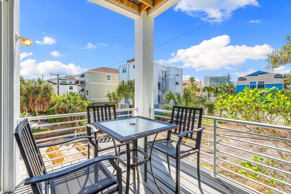 Huis, Meerdere bedden (Changes in Latitude) | Buiten dineren