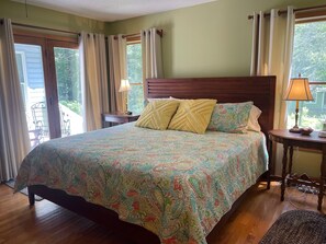 3 bedrooms, desk, iron/ironing board, free WiFi