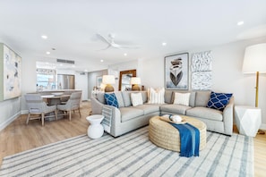 Condo, várias camas (803) | Área de estar