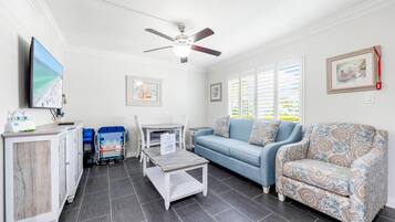 Kondominium, 1 Tempat Tidur King dengan tempat tidur Sofa (Gulf Holiday - Unit 09) | Area keluarga