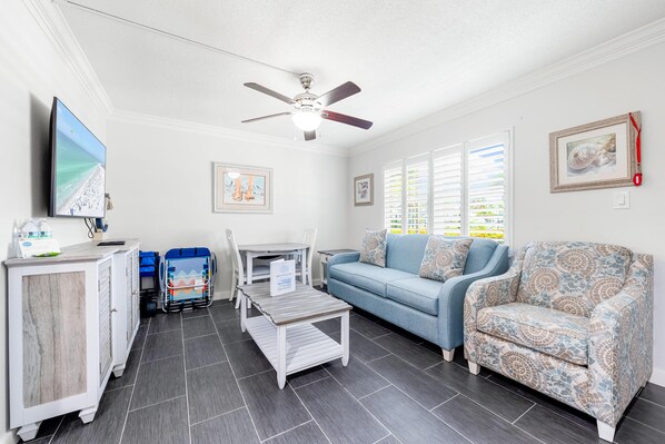 Condo, 1 King Bed with Sofa bed (Gulf Holiday - Unit 09) | Living area