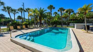 Kondominium, 1 Tempat Tidur King dengan tempat tidur Sofa (Gulf Holiday - Unit 09) | Kolam renang