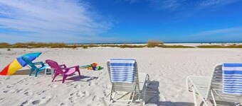 Gulf Holiday - Unit 09 by Beachside Management