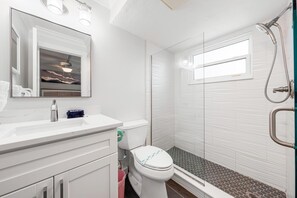 Condo, 1 King Bed with Sofa bed (Gulf Holiday - Unit 09) | Bathroom