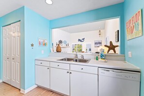 Apartment, Multiple Beds (Starfish) | Private kitchen