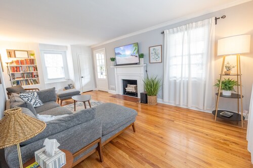 A charming, stylish guesthouse in the heart of Towson.
