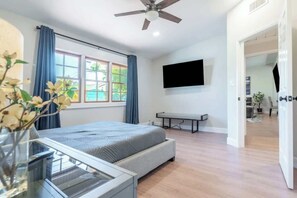 2 室のベッドルーム、アイロン / アイロン台、WiFi、ベッドシーツ