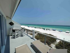 Outdoor dining - Destin Beachfront Oasis (Miramar Beach)
