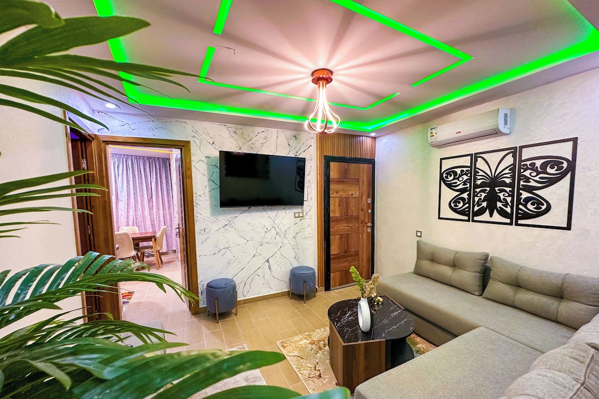 Deluxe Apartment, 2 Bedrooms, Garden View | Living area