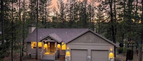 Rumah (4 Bedrooms) | Bagian depan properti