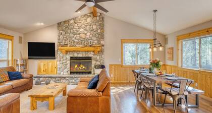 Quail by Avantstay Great Location + Game Room, Hot Tub, & Deck!