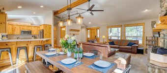 Quail by Avantstay Great Location + Game Room, Hot Tub, & Deck!