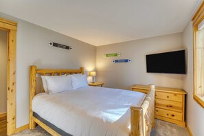 4 habitaciones, tabla de planchar con plancha y ropa de cama
