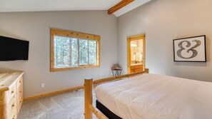 Interior - Quail by Avantstay Great Location + Game Room, Hot Tub, & Deck! (Bend)