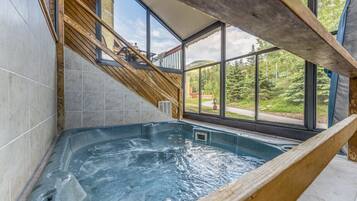 Nhà gỗ dành cho gia đình, quang cảnh núi, cạnh sườn núi | Bồn tắm spa riêng