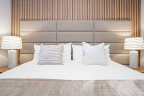 8 Schlafzimmer, Bügeleisen/Bügelbrett, Reisekinderbett, WLAN