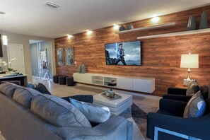 TV - DLuxx Home with Splash Pool Min from Disney 1144 (Kissimmee)