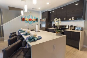 Fridge, microwave, oven, stovetop - DLuxx Home with Splash Pool Min from Disney 1144 (Kissimmee)