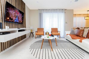 TV, video games - DLuxx Top Elegance House in Amazing Resort 2299 (Davenport)