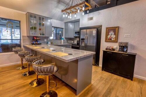 Escape to our Pet Friendly Pinetop 4-Bedroom Home