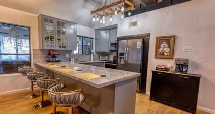 Escape to our Pet Friendly Pinetop 4-Bedroom Home