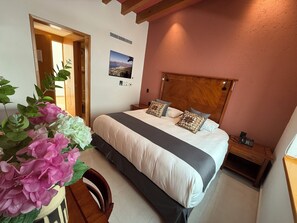 Standard Room, Accessible, Courtyard View