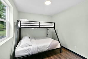 2 Schlafzimmer, Reisekinderbett, kostenloses WLAN, Bettwäsche