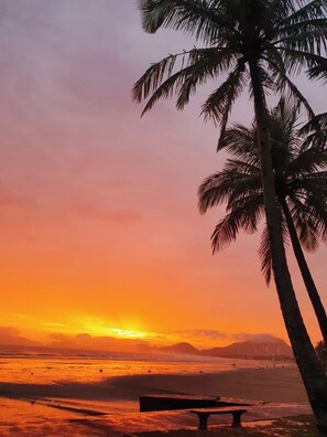 Beach - Apartamento Muito Aconchegante bem Completo, Apenas 150metros da Praia (Guarujá)