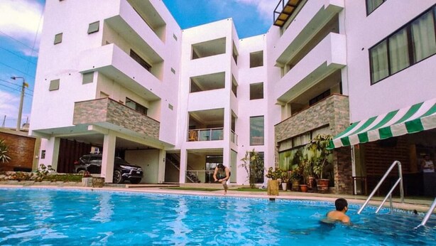 Outdoor pool - Hotel Campestre Casa Laredo (Chao)