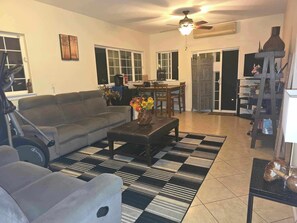 Books - Robbins Estate (Wailuku)