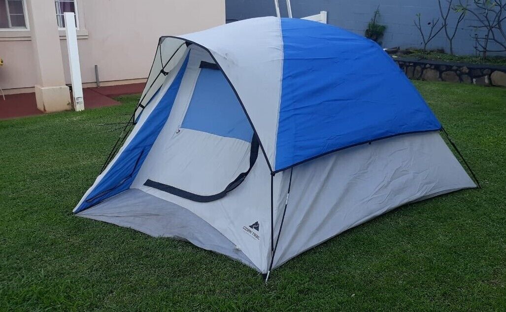 Individually decorated, individually furnished, laptop workspace