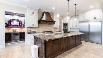 Luxury House, Patio | Private kitchen | Cookware/dishes/utensils