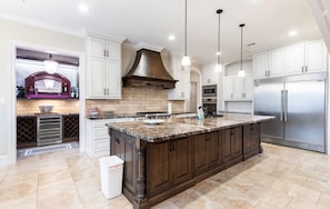 Luxury House, Patio | Private kitchen