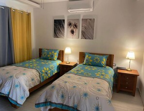 2 bedrooms, iron/ironing board, WiFi