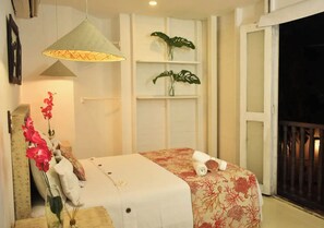 10 slaapkamers, een bureau, een strijkplank/strijkijzer, wifi