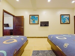 1 habitación, tabla de planchar con plancha, wifi gratis y ropa de cama 