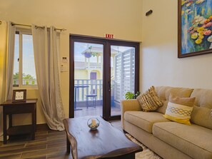 Smart TV - T2 Suite, 2-Bedroom (T2) (Placencia Village)