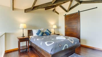 2 bedrooms, iron/ironing board, free WiFi, bed sheets