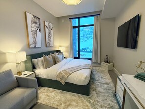 2 Schlafzimmer, Zimmersafe, Schreibtisch, Bügeleisen/Bügelbrett