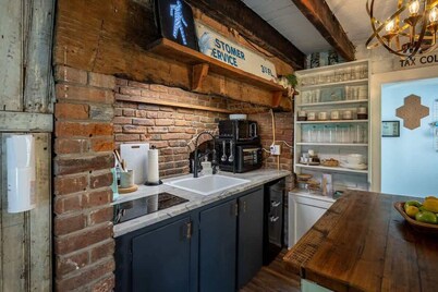 Historic Cottage Retreat-IG Cowboy Pool-Hot Tub