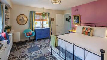 2 bedrooms, iron/ironing board, travel cot, WiFi
