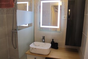 Douche, séchoir à cheveux